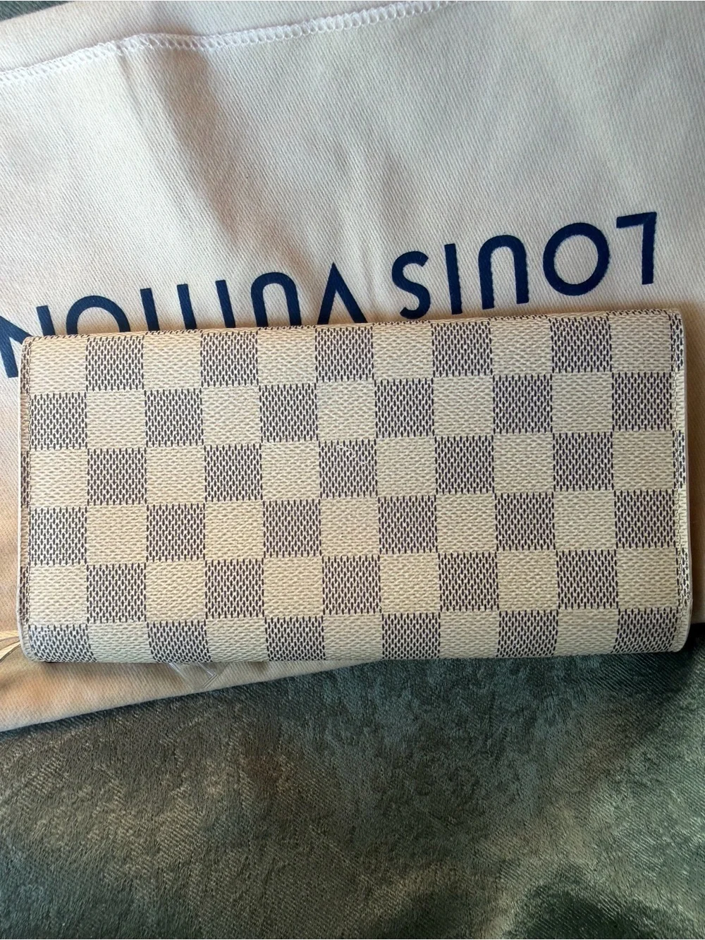 Louis Vuitton Azur Wallet (price is firm)